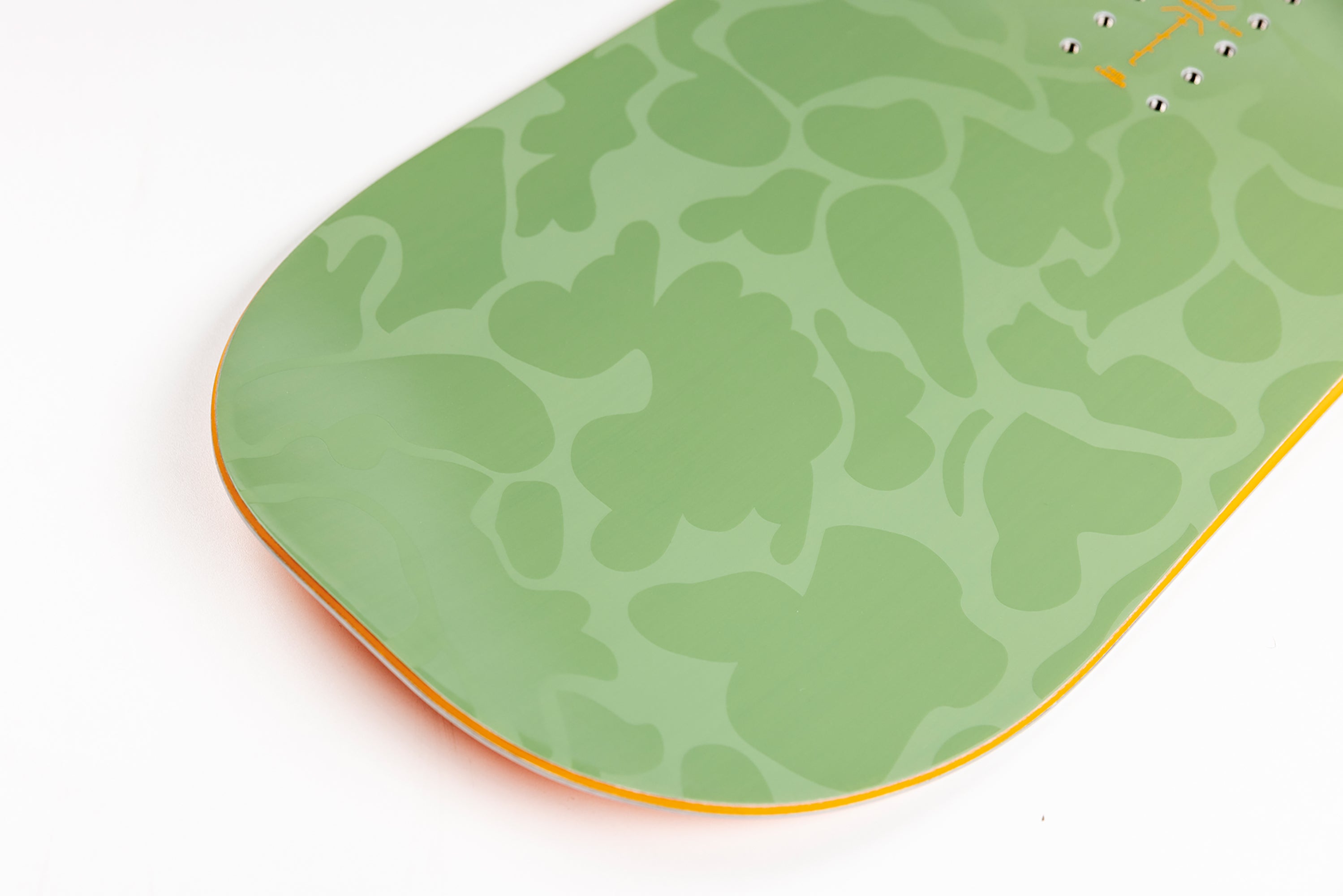 The 2026 Nitro Slash Snowboard - 3D Surf Tech Redefines Pow and