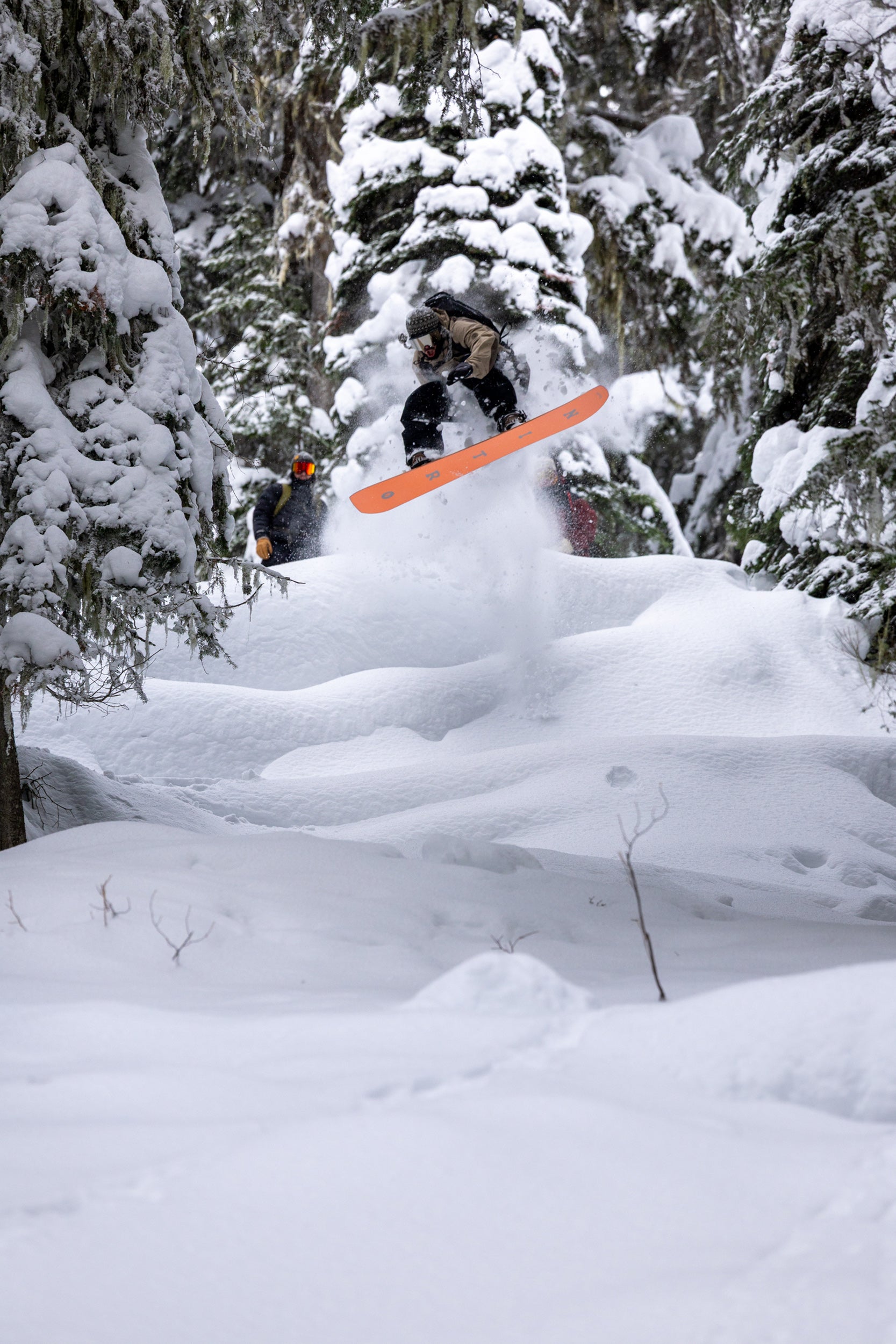 The 2026 Nitro Banker Snowboard - The Official Turning & Burning